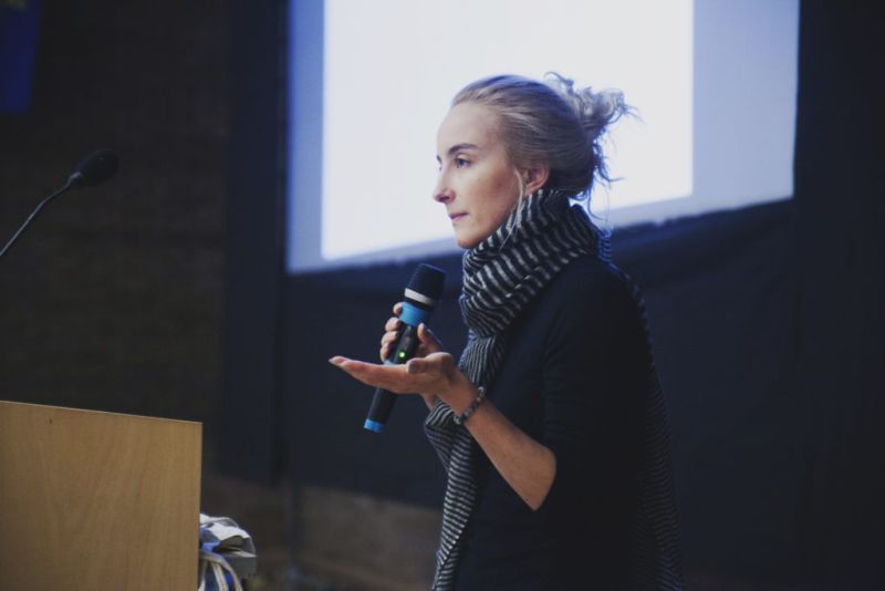 Kasia Zawadowicz wykład z zakresu psychologii na warsztatach dla filmowców Plenerach Film Spring Open w Krakowie