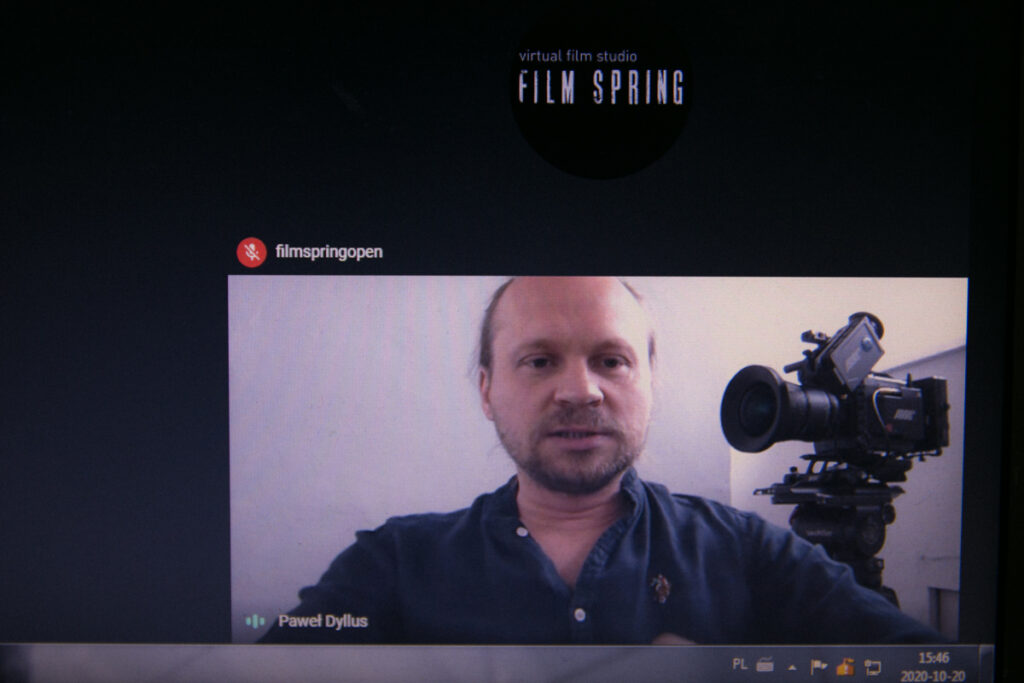Paweł Dyllus - operator podczas prowadzenie grupy Arri filmu kryminalnego podczas Plenerów Film Spring Open - warsztatów dla branży AV w 2020 roku